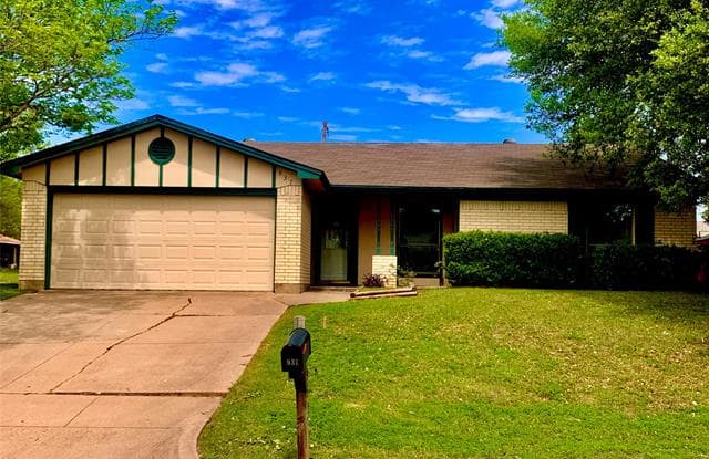 937 W Embercrest Drive - 937 West Embercrest Drive, Arlington, TX 76017