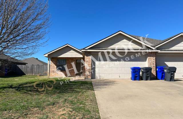 3 bedroom/2 bath duplex in Midway ISD