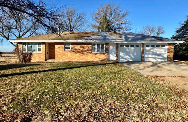 Photo of 4 bed, 2 bath acreage in Pickrell area