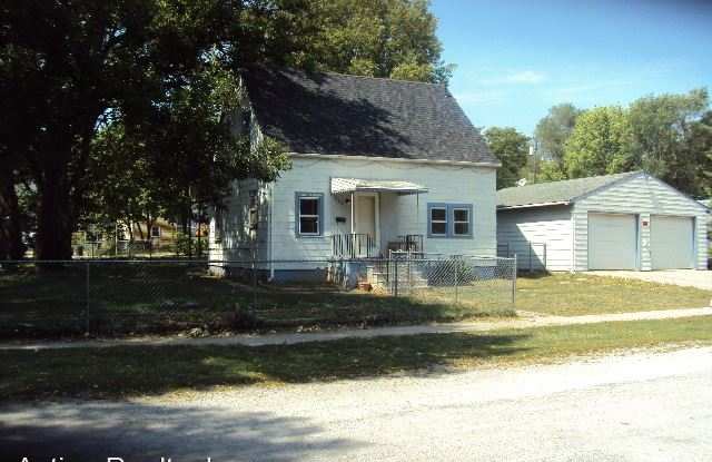 310 1st St NW