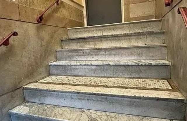 986 Leggett Avenue unit: 4D