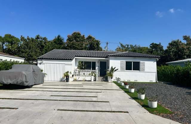 213 NE 43rd St