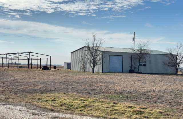 3 bedroom 2 bathroom Barn dominium on 10 acres! Half off First Month's Rent!!