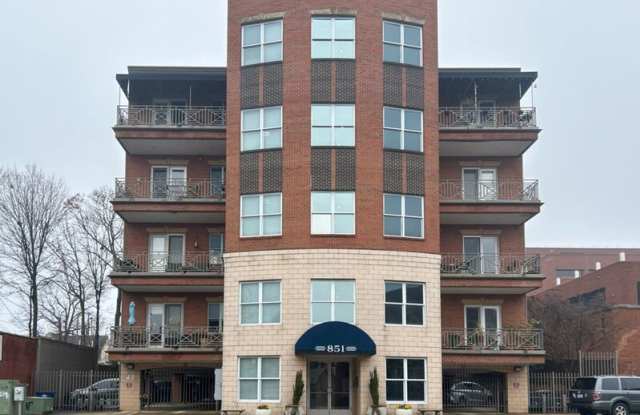 851 W 4th St