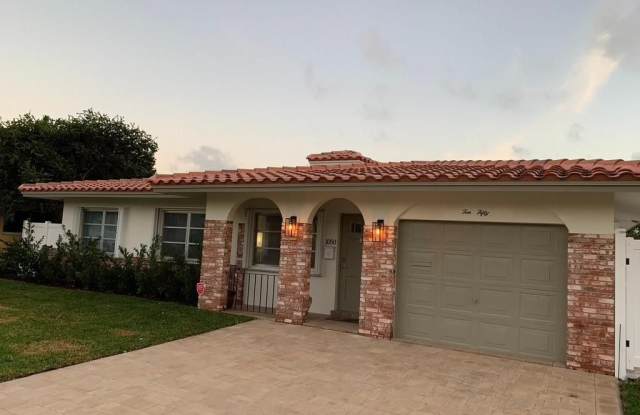 1050 NW 45th St