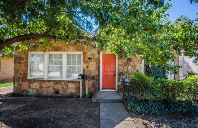 Photo of 2507 26th Street unit: Front