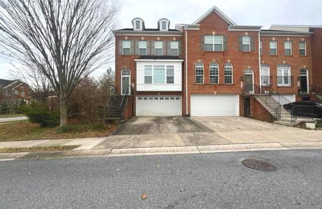 Gorgeous end of group 3bd 2.5bth townhouse
