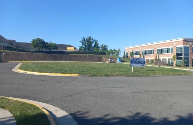 7605 HERITAGE VILLAGE Plaza