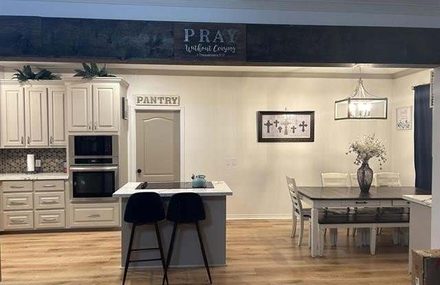 17160 Fountainbleau Dr