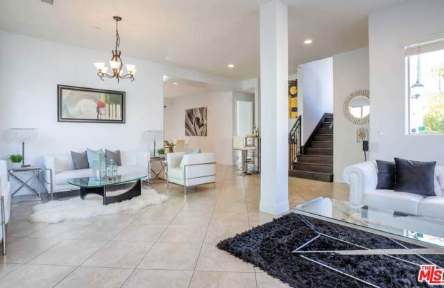19246 Liam Ln