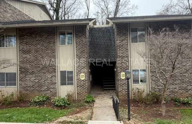 FANTASTIC 2 BEDROOM, 2 BATH CONDO IN THE HEART OF SEQUOYAH HILLS!!