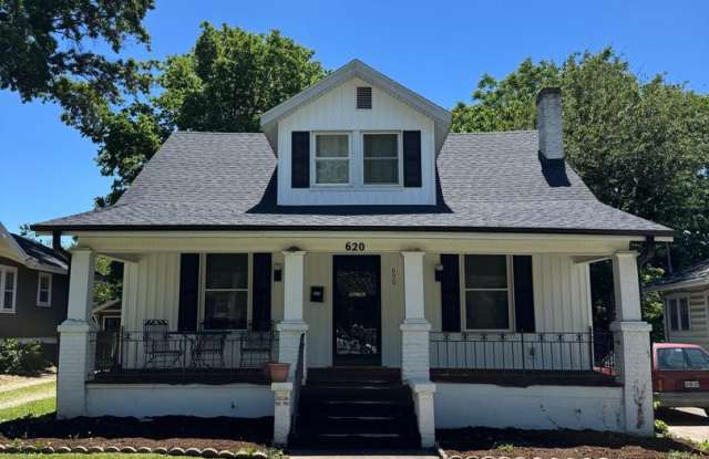 620 E Delmar | Springfield, MO 65807 - 4 Bed / 2 Bath in the Heart of Phelps Grove – 2,600 Sq Ft