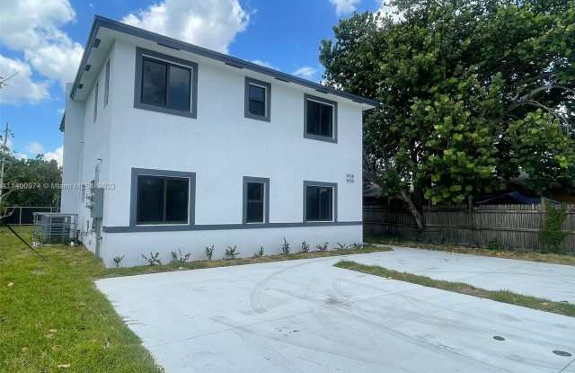 5928 NW 29th Ave