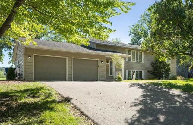 Newly Refreshed Lower Level of Duplex 2 bedroom, 1 bath