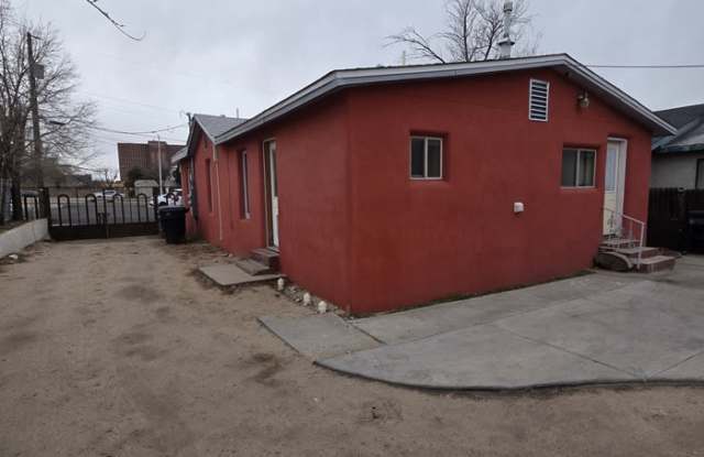 523 Slate Avenue Northeast