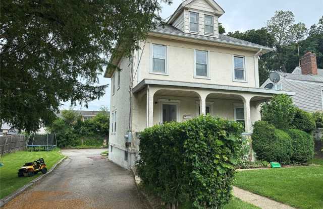 Photo of 61 Nassau Avenue unit: 1St Fl