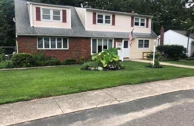 17 Avenue A - 17 Avenue a, Holtsville, NY 11741