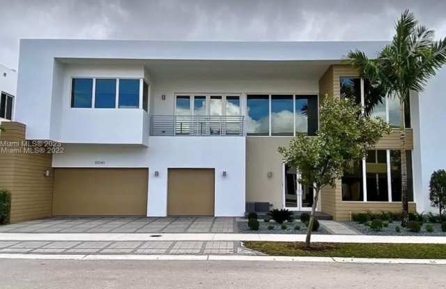 10240 NW 74th Ter