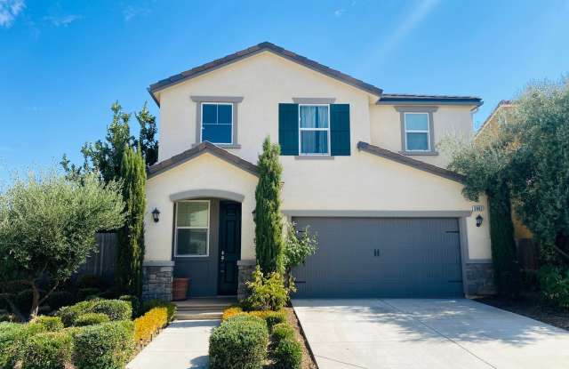 Photo of $2,395 Ashlan  Leonard, Beautiful 3 Bedroom - Buckingham Ave, Clovis