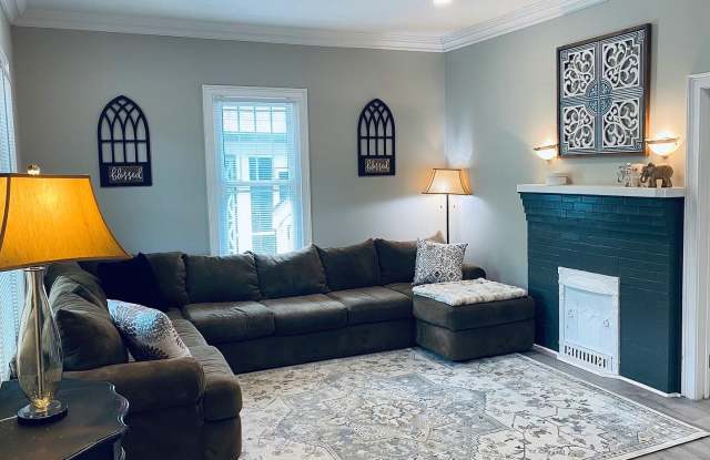 Room in 4 Bedroom Home in Gastonia