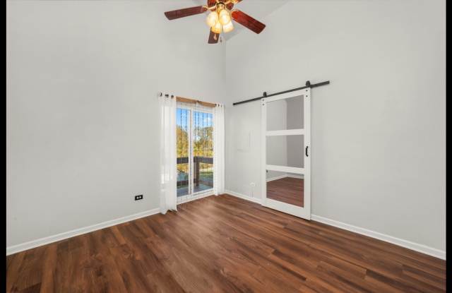 3769 S Lake Park Ave