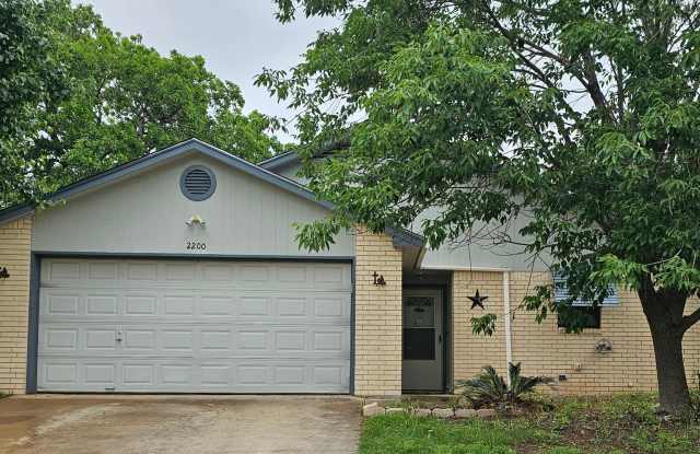 Spectacular 3 Bedroom 2 Bath with Storage Shed in Kingsland, Tx! **Applications Pending** photos photos