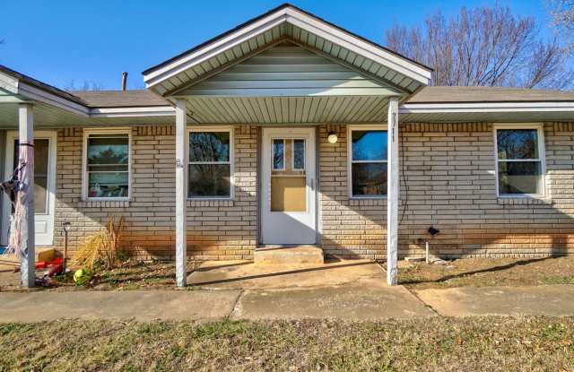 Charming 2-Bedroom Home with Fenced Backyard in the Heart of Choctaw! Ask About Our $250 Off Move In Special!