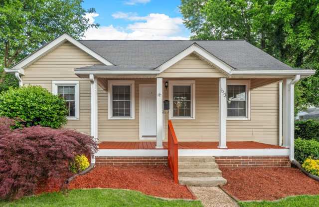 Photo of Holiday PRICE DROP! Charming Cottage in sought after Old Hickory Village