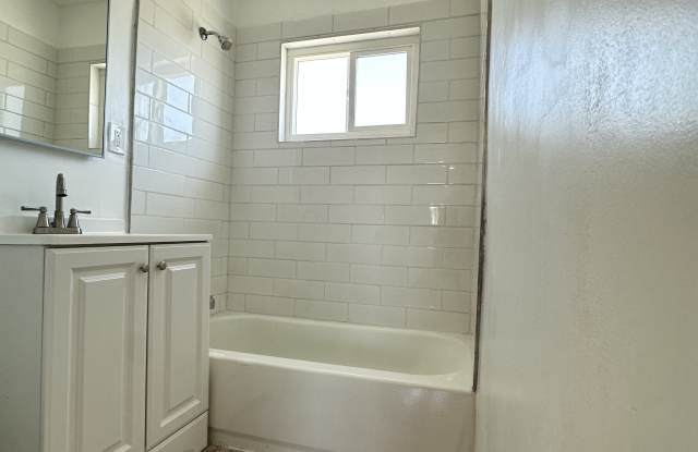 Photo of 3118 1/2 W 109th St