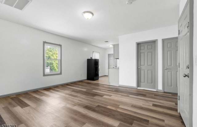 143 Valley Rd Unit 2L