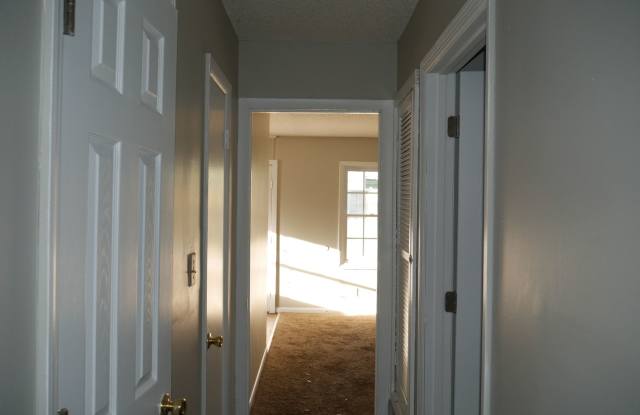 917 Old Clyattville Road in Valdosta city