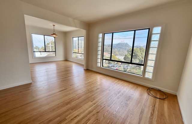 Photo of Spacious 2bd/1bth Upper Flat With Beautiful Views