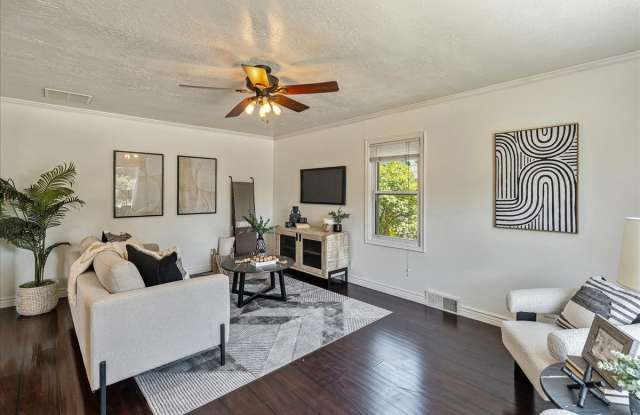 Photo of 6 W MILLER ST