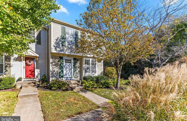 3 bed 2 bath home in Arnold. End Unit!