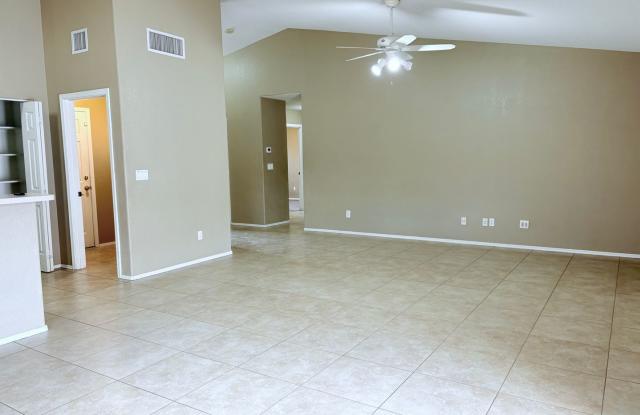 3 bed/2 bath w/ large backyard in Rita Ranch area