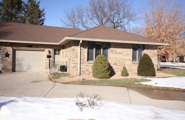 4901 Woodland Avenue - 4901 Woodland Avenue, West Des Moines, IA 50266