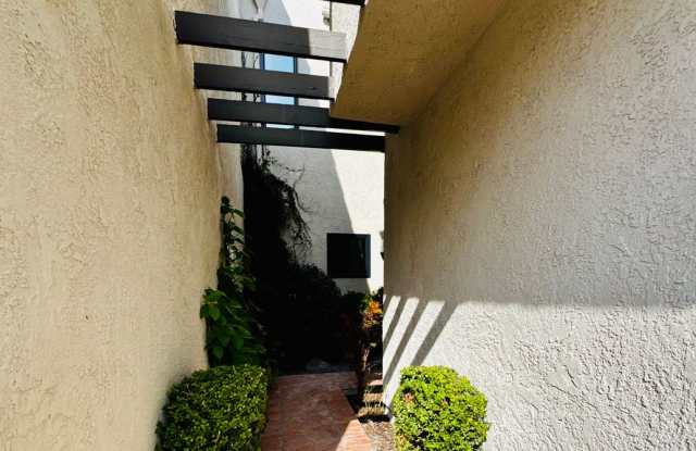 Remodelled 3/3 Townhome For Rent in Huntington Harbor!