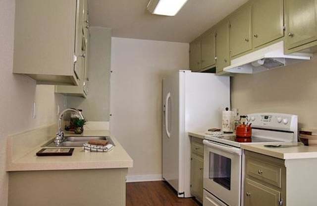 Pinewood Villas Apartments