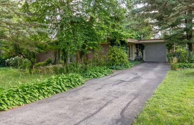 1014 N Meadow Lane