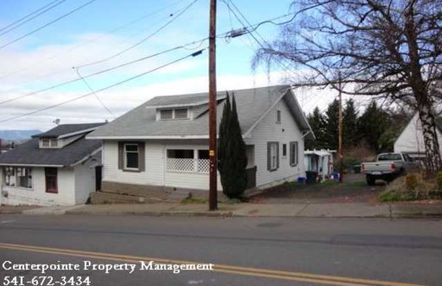 Roseburg 2 bedroom on SE Douglas