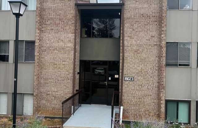 Photo of 19023 MILLS CHOICE Road unit: #4