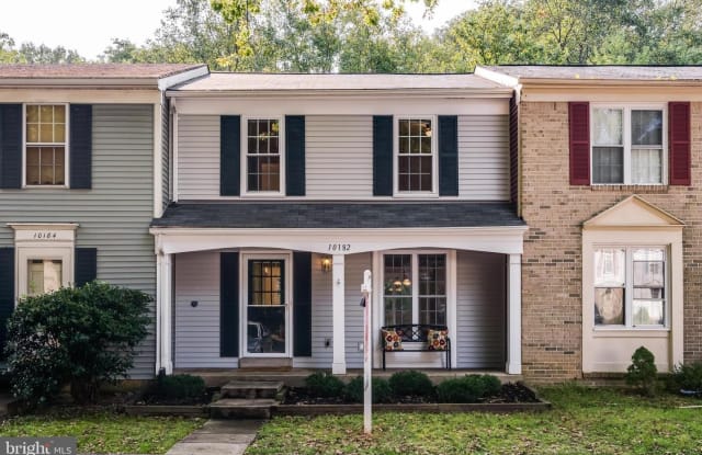 10182 SASSAFRAS WOODS CT - 10182 Sassafras Woods Court, Burke Centre, VA 22015