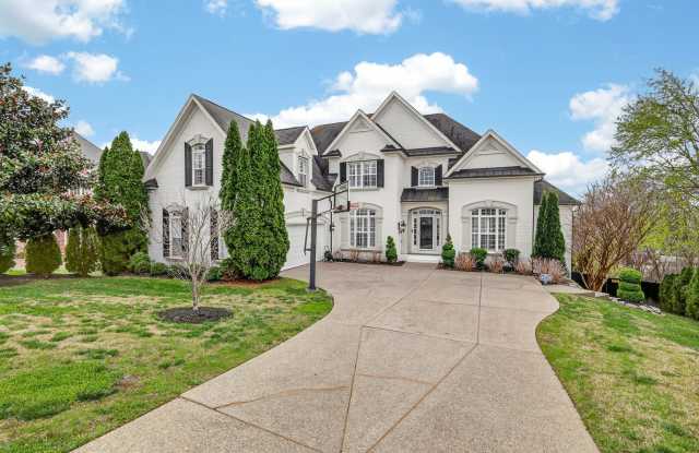 Beautiful 6BR Executive Brentwood Home with Pool