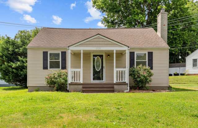 Newly Renovated Alcoa Cottage!!
