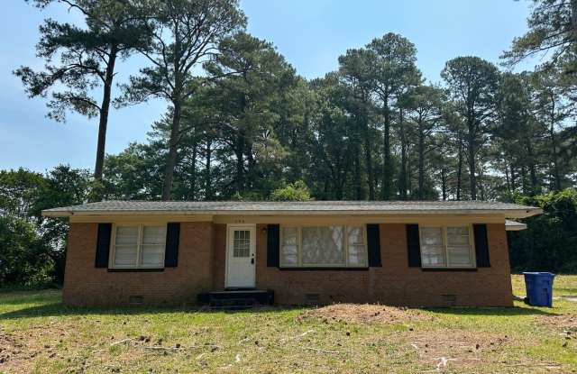 3 Bedroom, 1 Bath Updated Home so very close to Ft Bragg!!