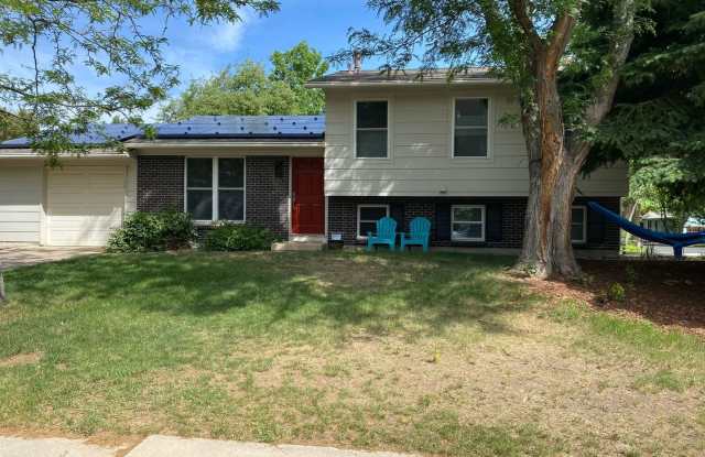 BEAUTIFUL 4 Bed 2.5 Bath Single Family Home In Louisville- Available 9/5!!