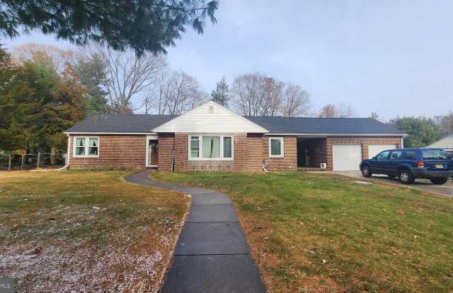 211 UNIVERSITY Boulevard