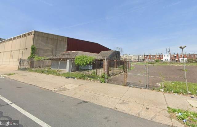 2219-33 W HUNTING PARK Avenue