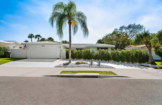 698 W Camino Real