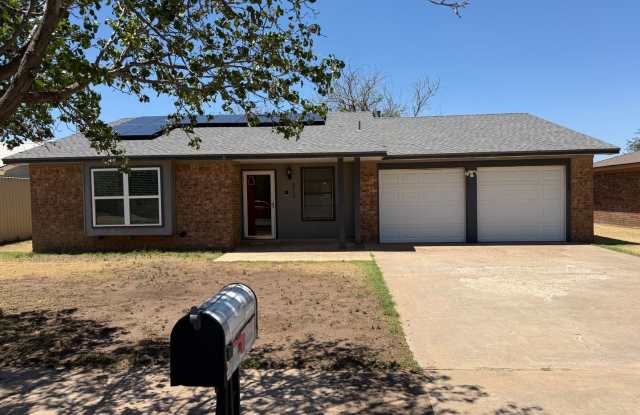 3 BED/2 BATH/2 CAR GARAGE: AVAILABLE NOW!!